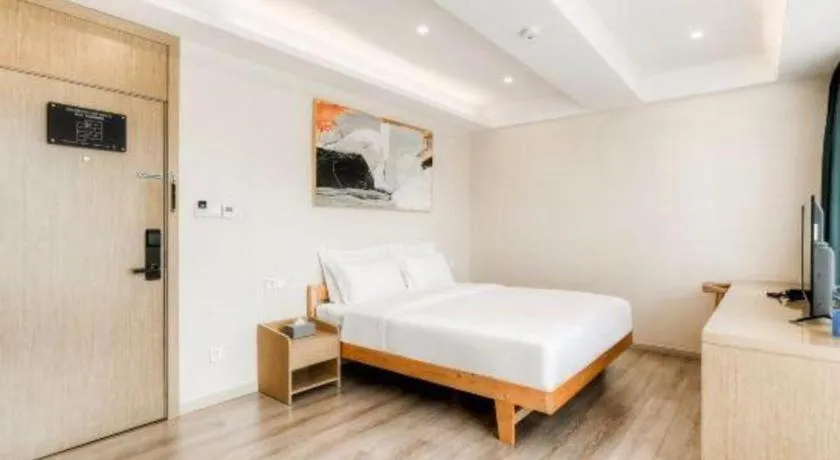 Bed in ZMAX Hotels Wuhan East Lake