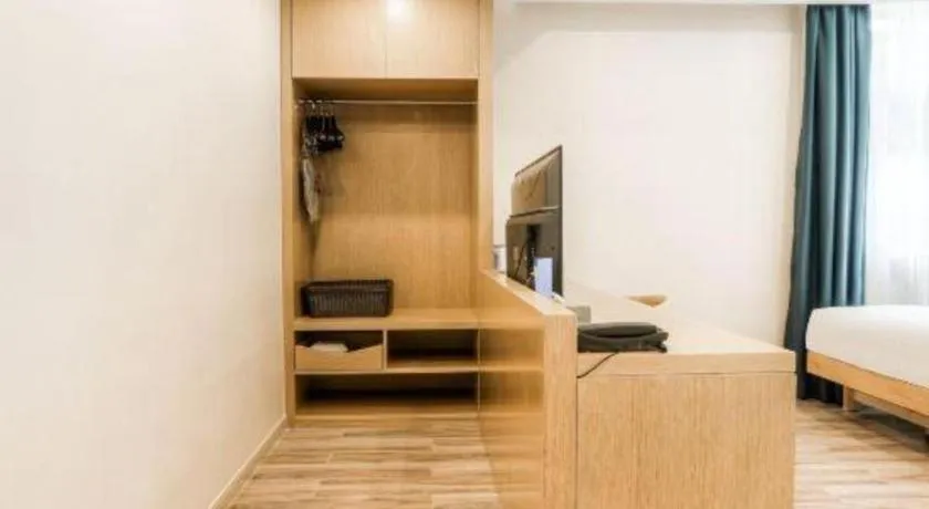 Bed in ZMAX Hotels Wuhan East Lake