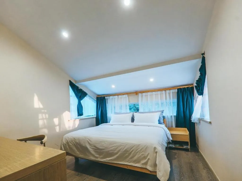 Bed in ZMAX Hotels Wuhan East Lake