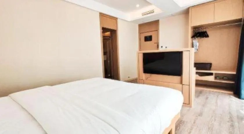 Bed in ZMAX Hotels Wuhan East Lake