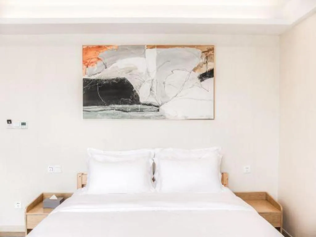 Bed in ZMAX Hotels Wuhan East Lake
