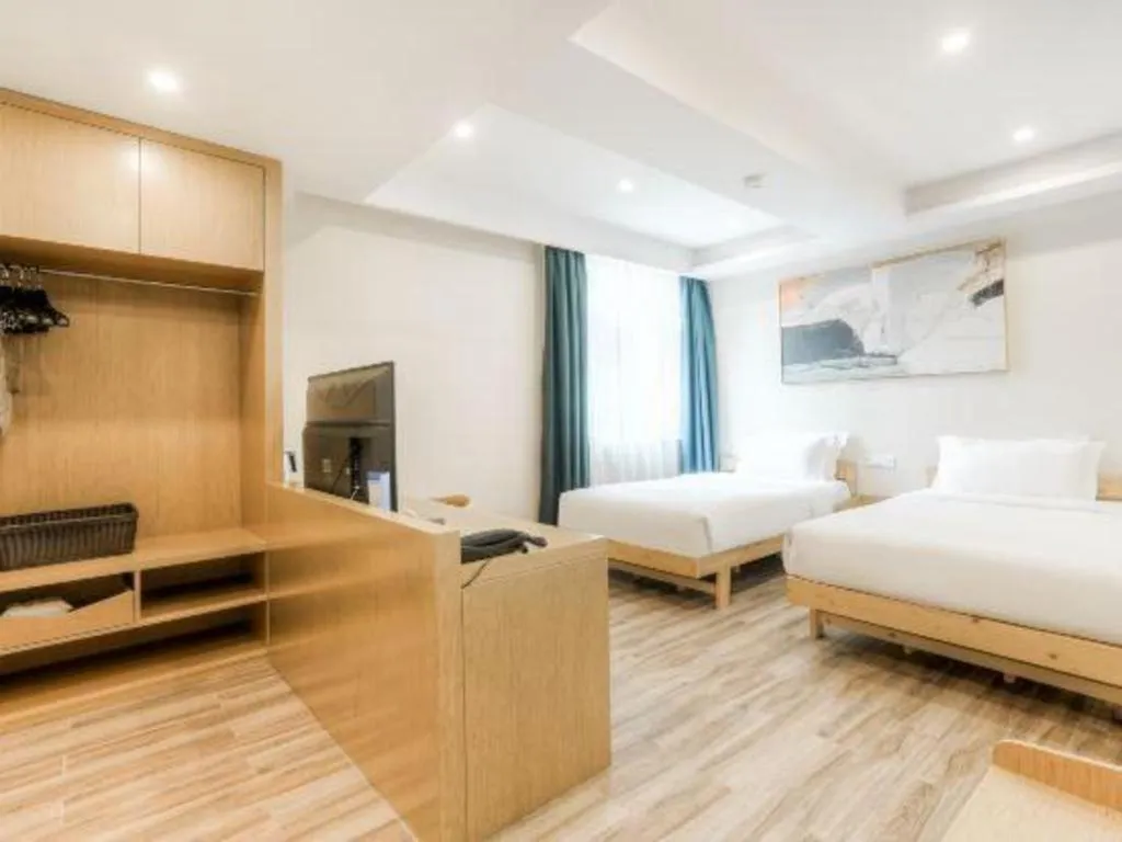 Bed in ZMAX Hotels Wuhan East Lake