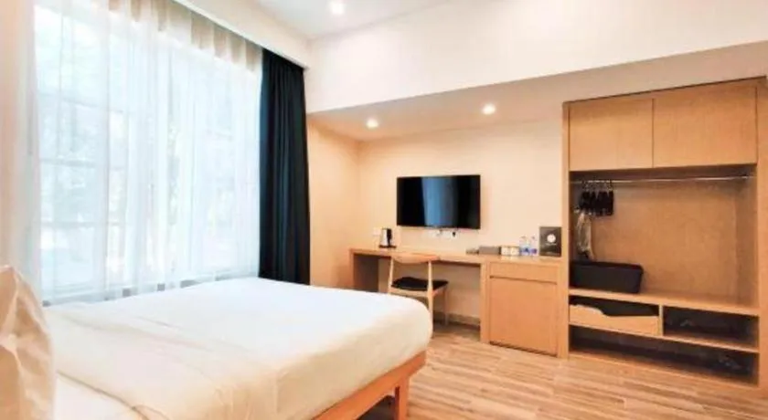 Bed in ZMAX Hotels Wuhan East Lake