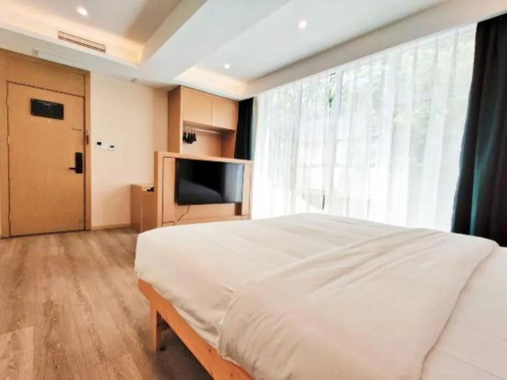 Bed in ZMAX Hotels Wuhan East Lake