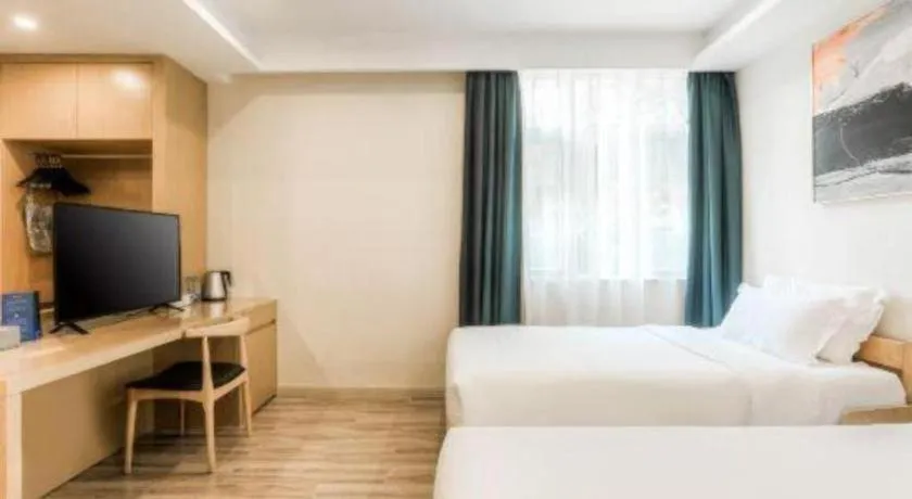 Bed in ZMAX Hotels Wuhan East Lake