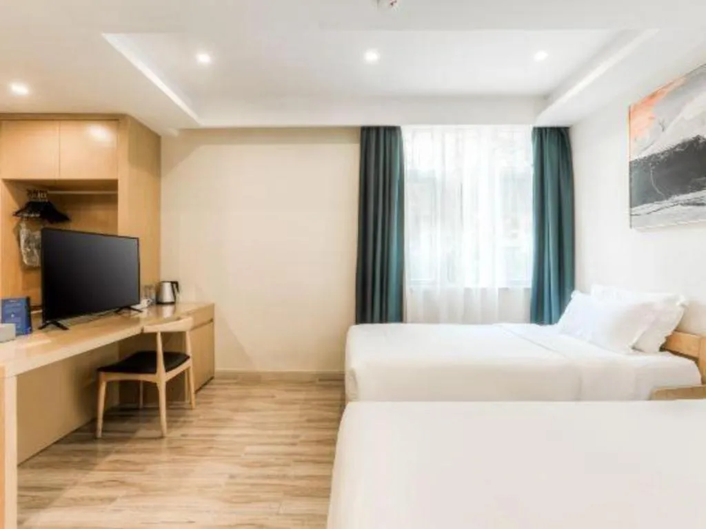 Bed in ZMAX Hotels Wuhan East Lake