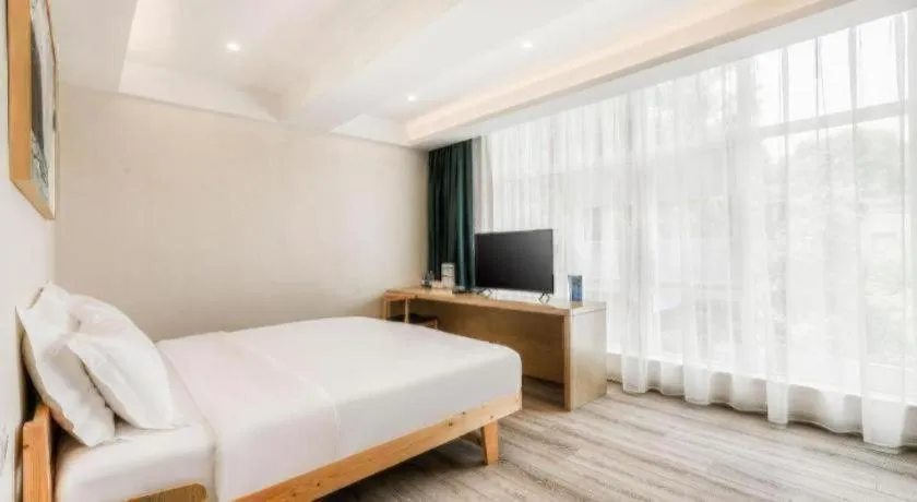 Bed in ZMAX Hotels Wuhan East Lake