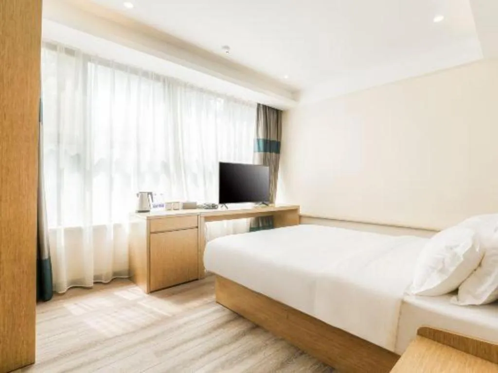 Bed in ZMAX Hotels Wuhan East Lake