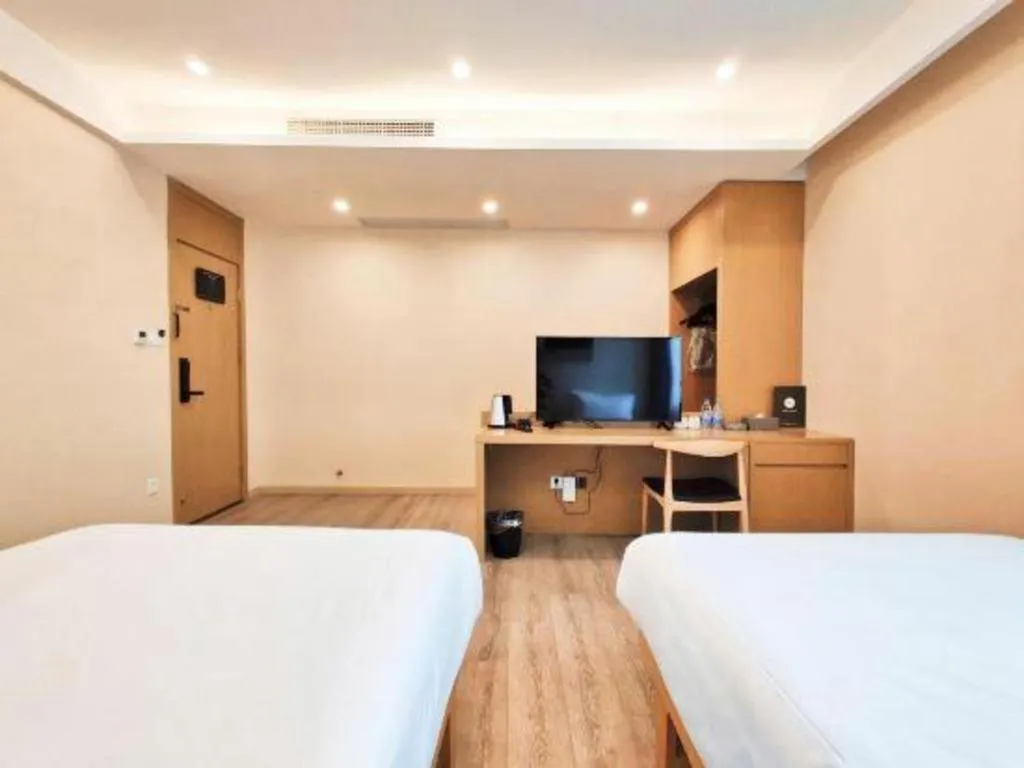 Bed in ZMAX Hotels Wuhan East Lake