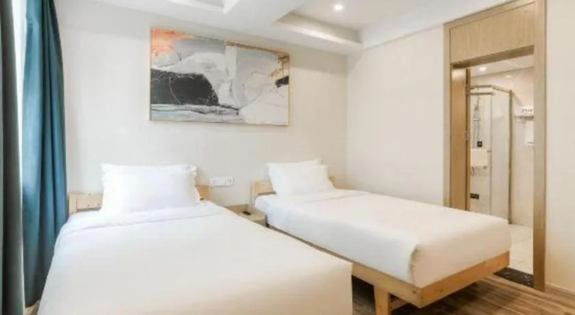 Bed in ZMAX Hotels Wuhan East Lake