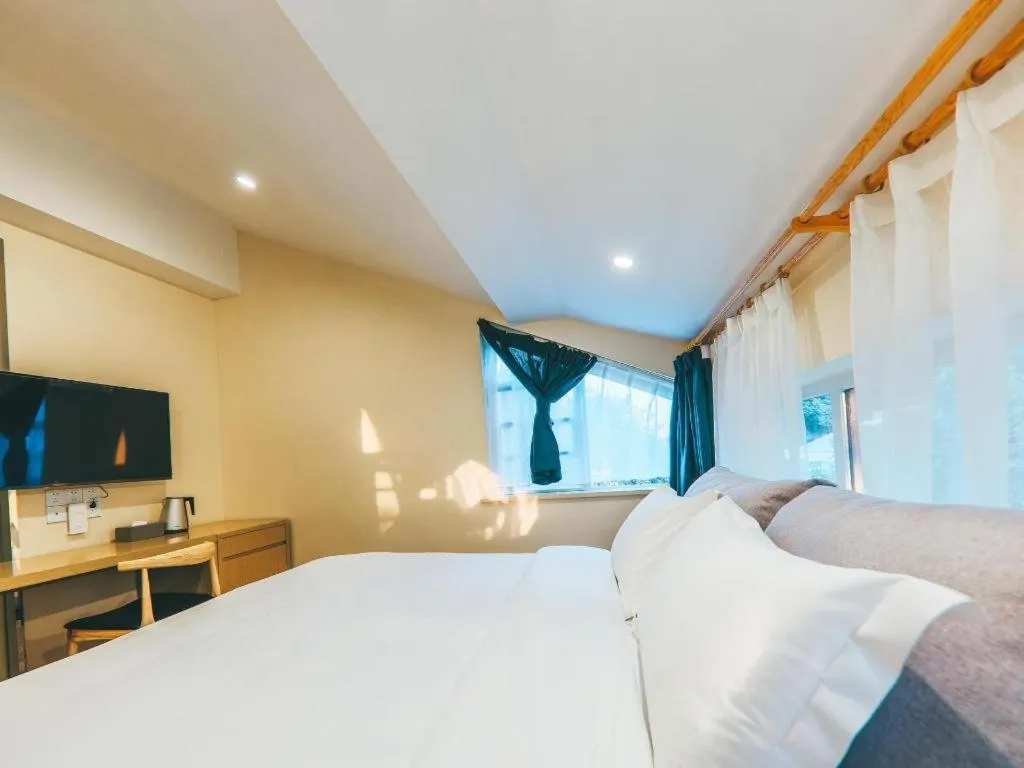 Bed in ZMAX Hotels Wuhan East Lake