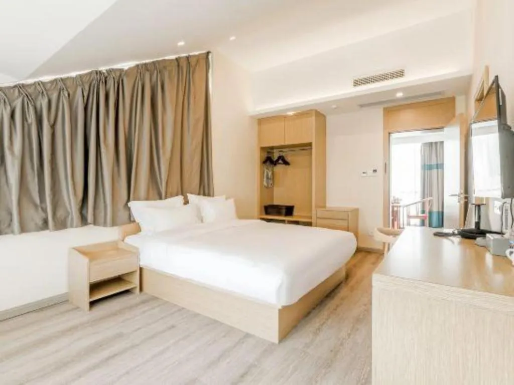 Bed in ZMAX Hotels Wuhan East Lake