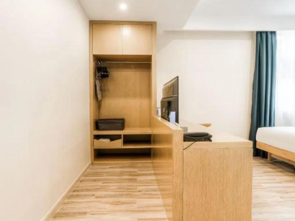 Bed in ZMAX Hotels Wuhan East Lake