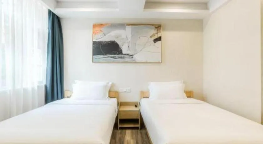 Bed in ZMAX Hotels Wuhan East Lake
