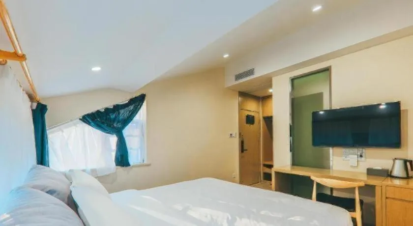 Bed in ZMAX Hotels Wuhan East Lake