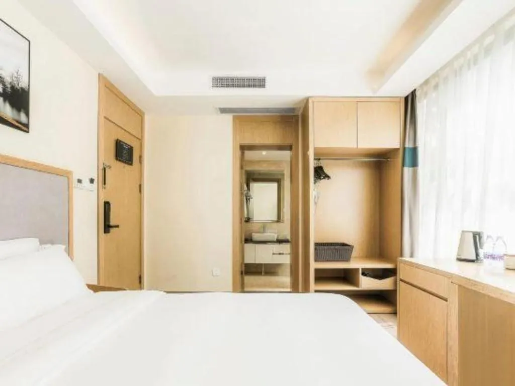 Bed in ZMAX Hotels Wuhan East Lake