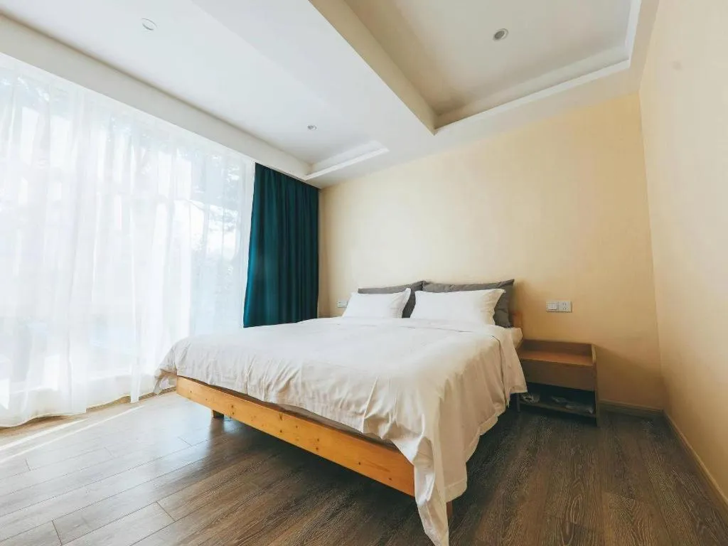 Bed in ZMAX Hotels Wuhan East Lake