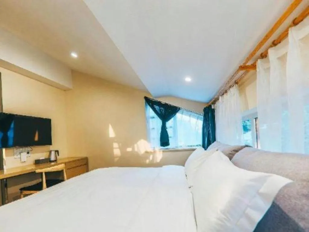 Bed in ZMAX Hotels Wuhan East Lake