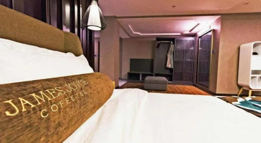 Bed in James Joyce Coffetel Jilin Railway Station Fortune Plaza