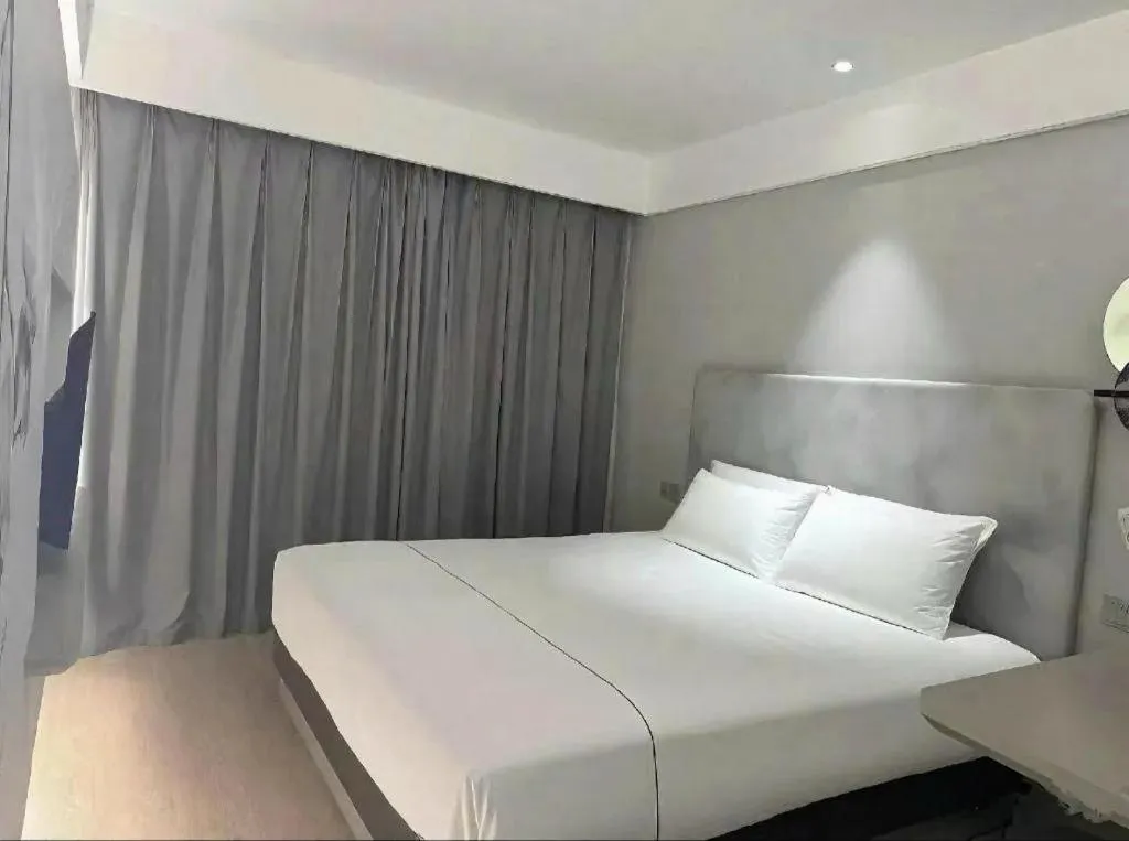 Bed in Magnotel Hotel Wuhan Jiangtan Lihuangpo Road Pedestrian Street