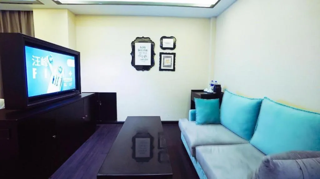 Xana Hotelle Tangshan North Railway Station