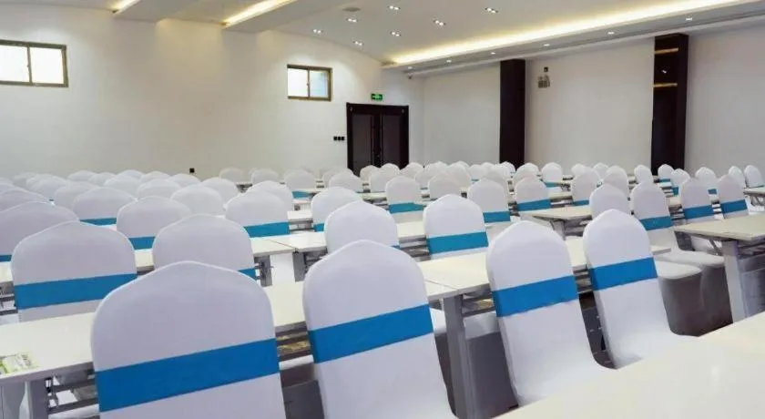 Xana Hotelle Tangshan North Railway Station