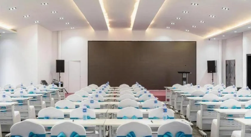 Xana Hotelle Tangshan North Railway Station