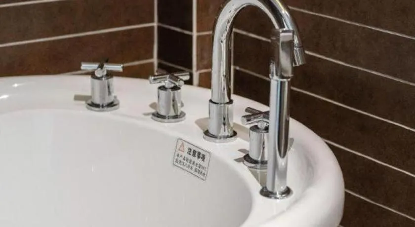 Xana Hotelle Tangshan North Railway Station