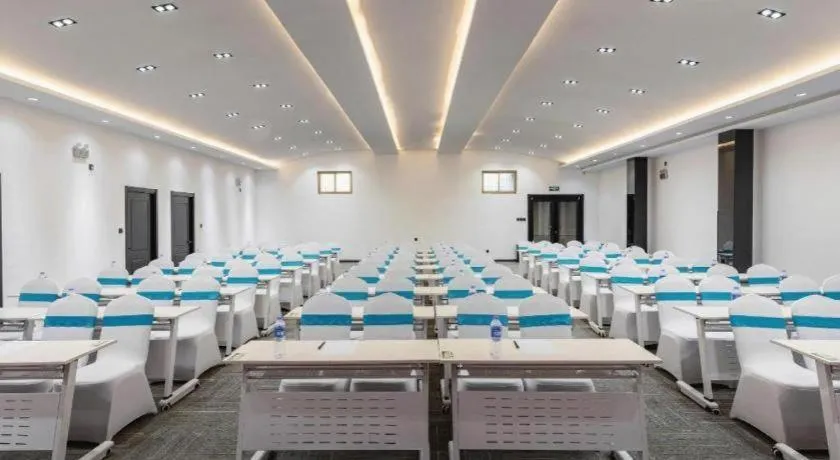 Xana Hotelle Tangshan North Railway Station