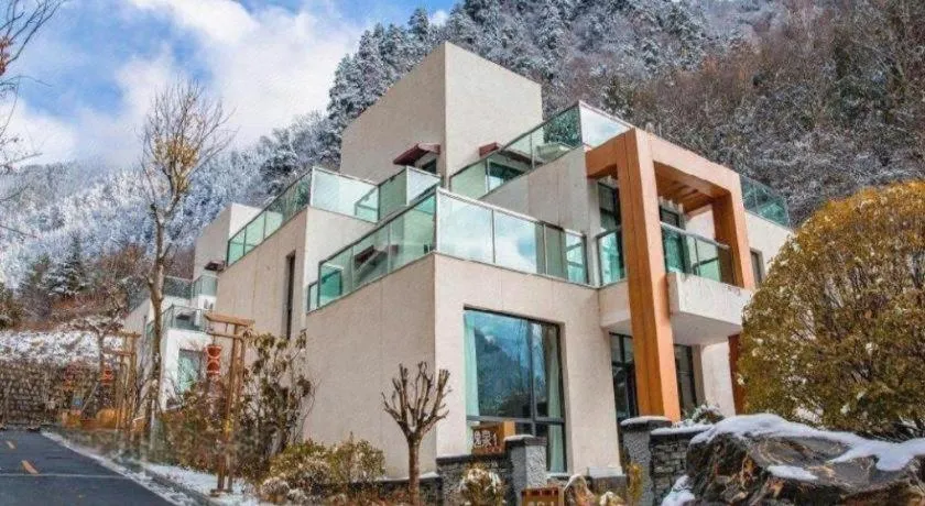 Ramada by Wyndham Guergou