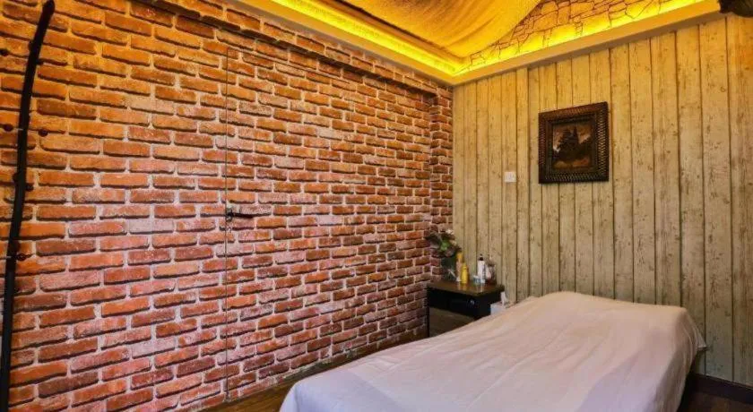 Bed in OYO 482 Sun And Sands Downtown