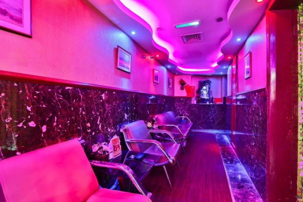 OYO 482 Sun And Sands Downtown