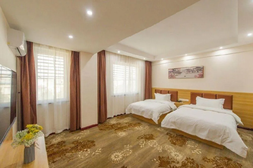 Bed in Guilin Wanjing Hotel