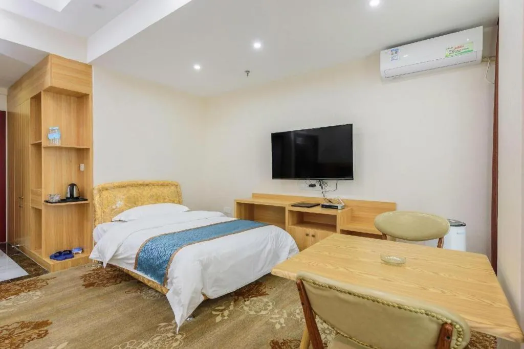 Bed in Guilin Wanjing Hotel