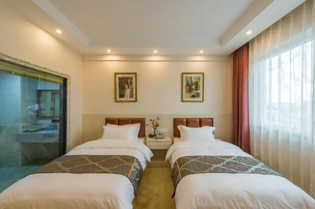 Bed in Guilin Wanjing Hotel