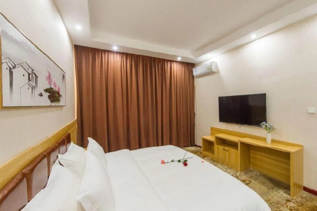 Bed in Guilin Wanjing Hotel