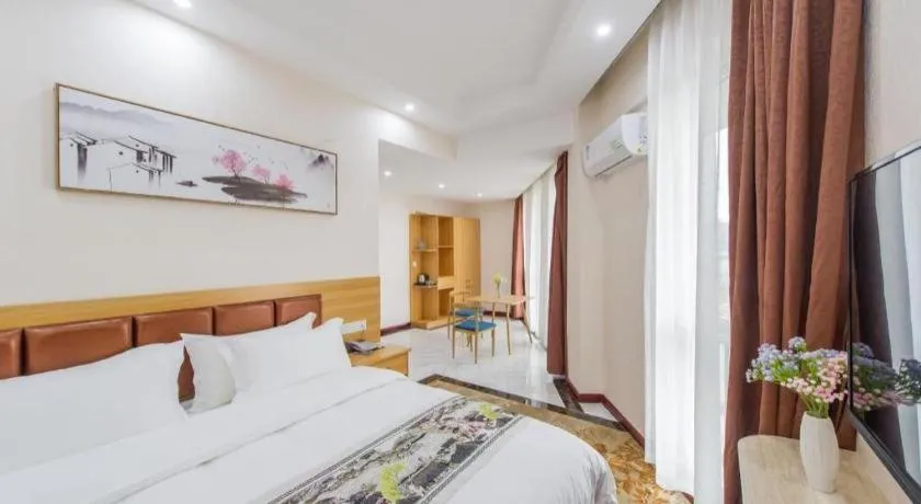 Bed in Guilin Wanjing Hotel