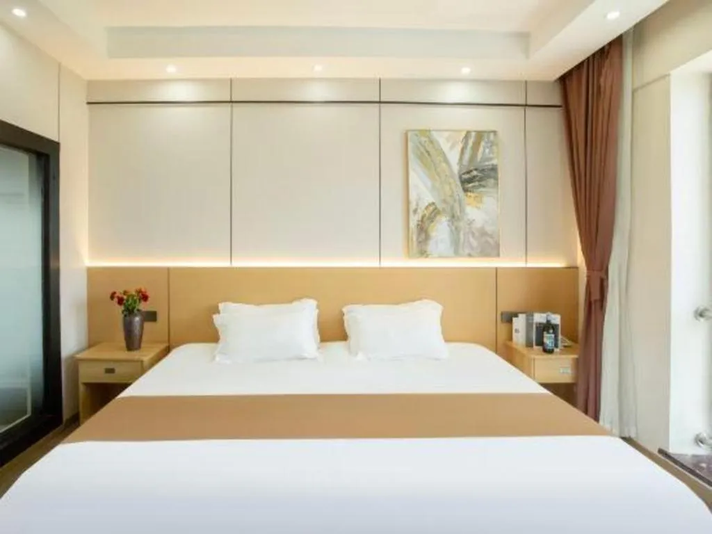 Bed in Guilin Wanjing Hotel