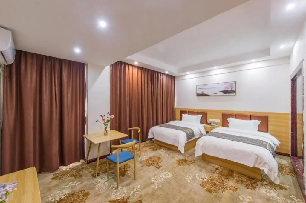 Bed in Guilin Wanjing Hotel