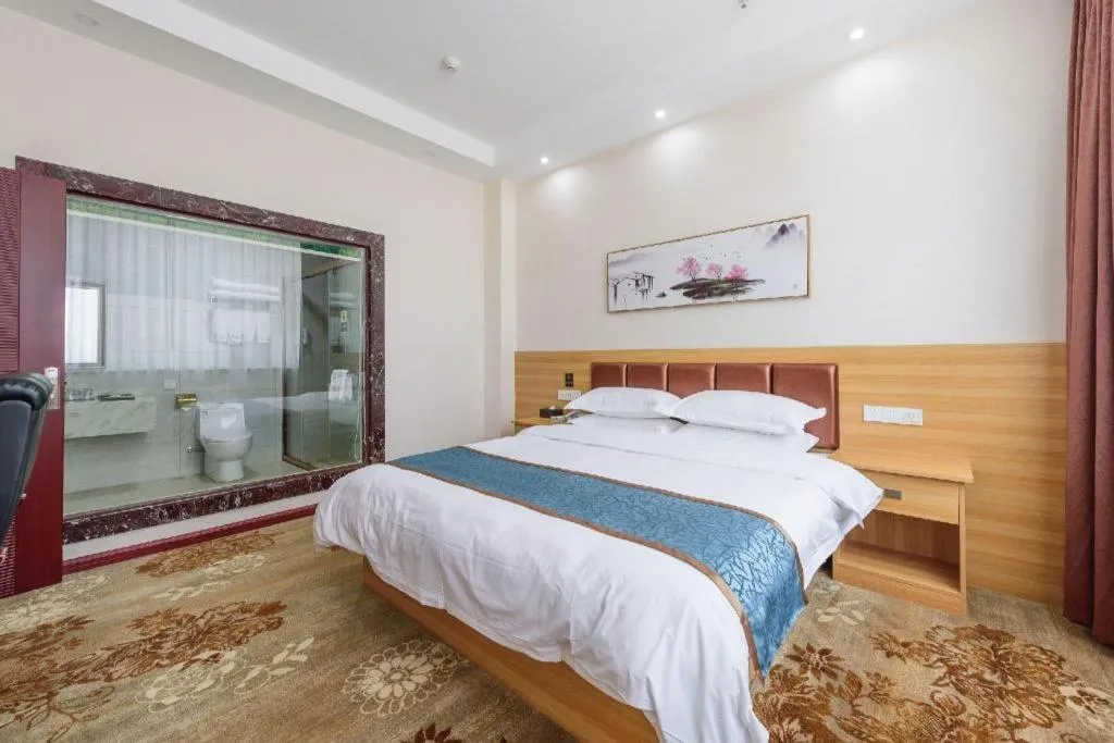 Bed in Guilin Wanjing Hotel