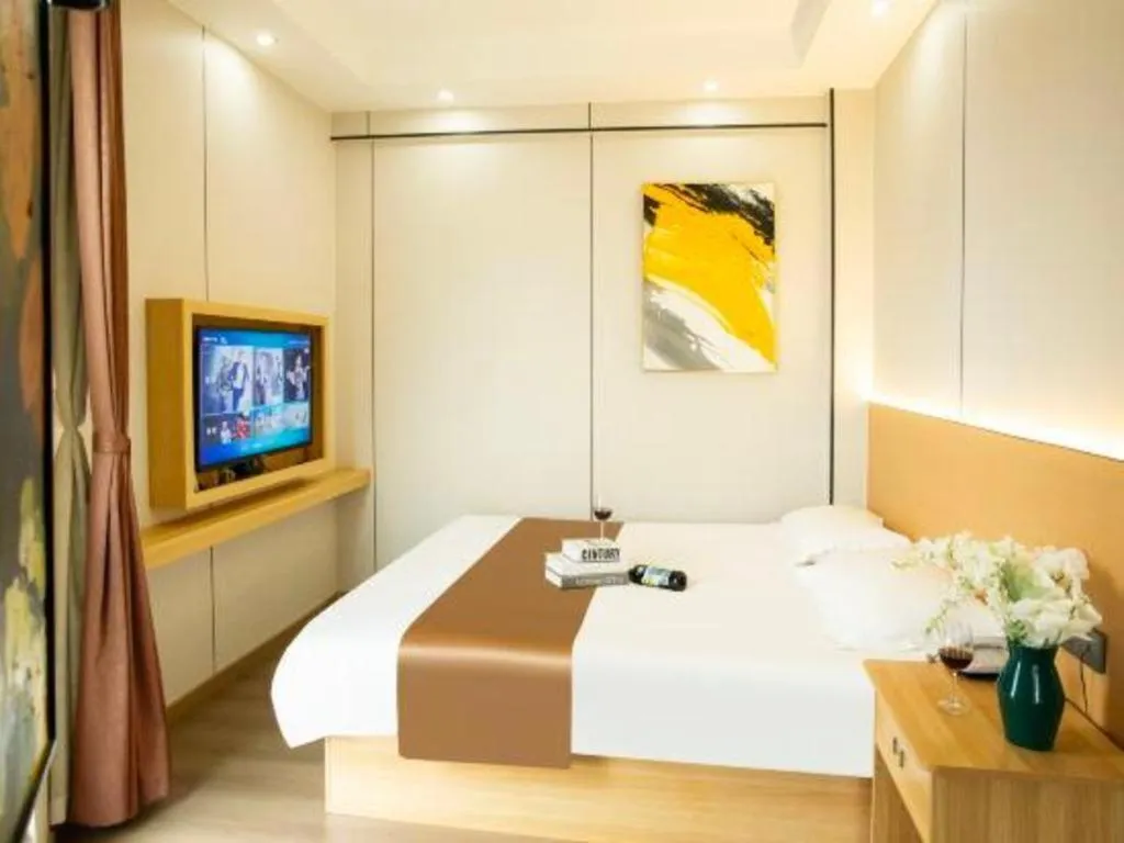 Bed in Guilin Wanjing Hotel