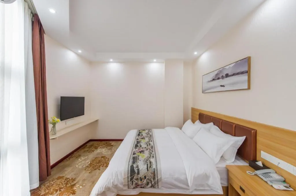 Bed in Guilin Wanjing Hotel