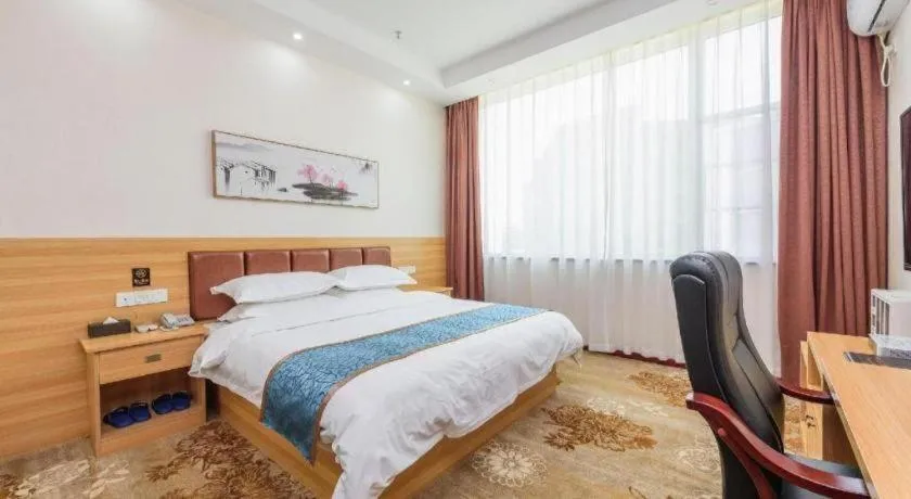 Bed in Guilin Wanjing Hotel