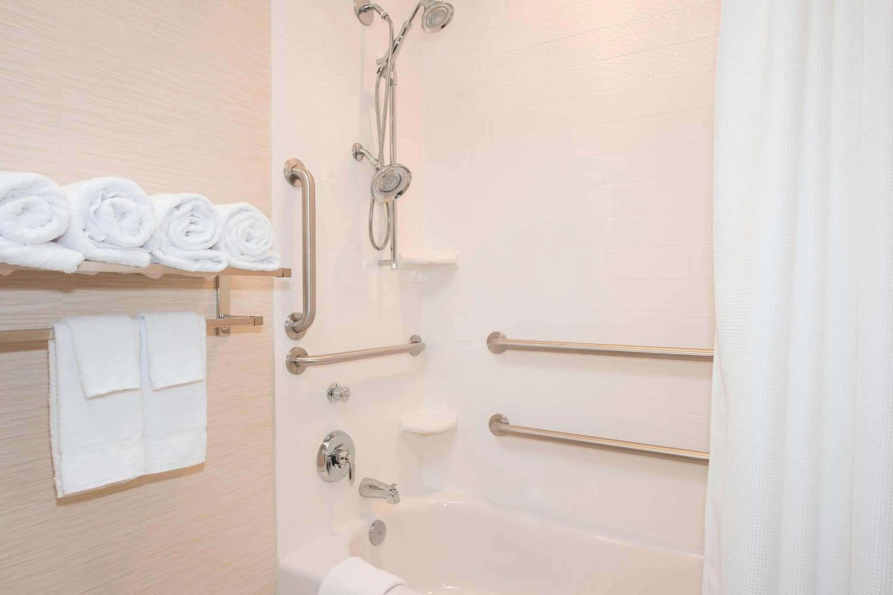 Bathroom in Fairfield Inn & Suites by Marriott Fredericksburg Texas