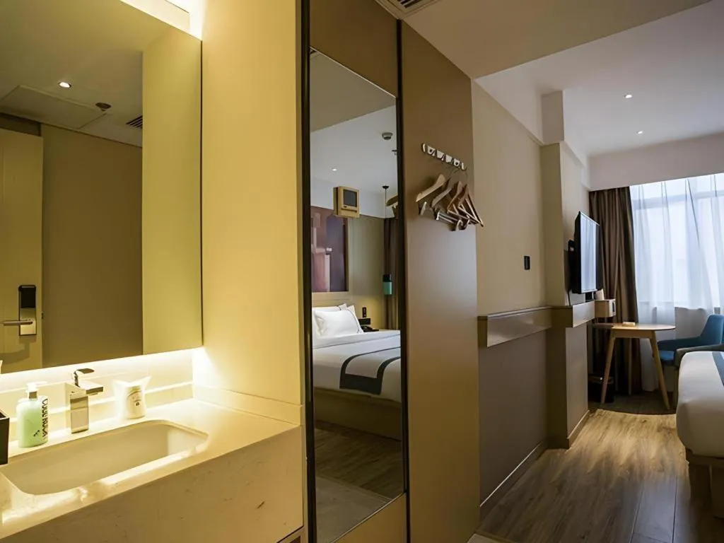 Bed in City Comfort Inn Changsha Huangxing Avenue Airport Longhua Metro Station