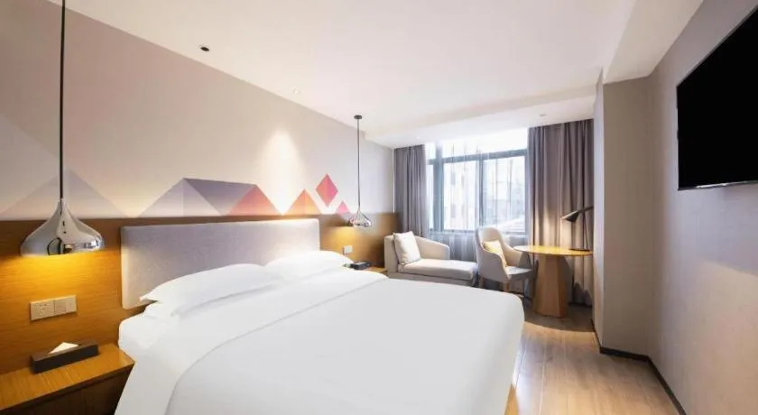 Bed in Borrman Hotel Zhanjiang Wuchuan Jinsha Plaza
