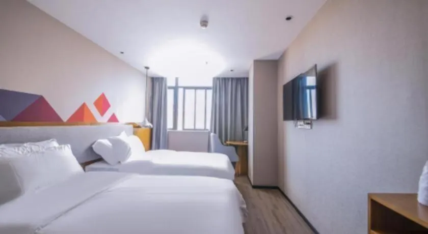 Bed in Borrman Hotel Zhanjiang Wuchuan Jinsha Plaza