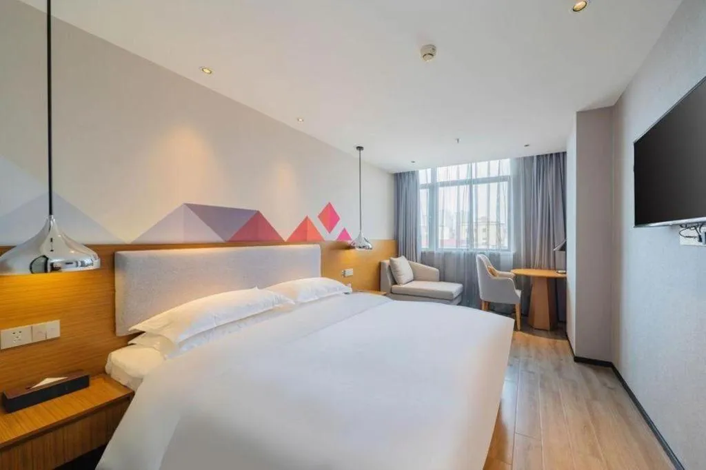 Bed in Borrman Hotel Zhanjiang Wuchuan Jinsha Plaza
