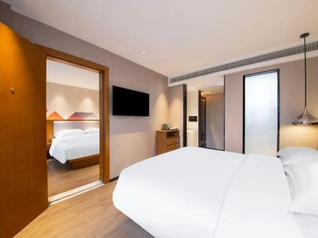 Bed in Borrman Hotel Zhanjiang Wuchuan Jinsha Plaza