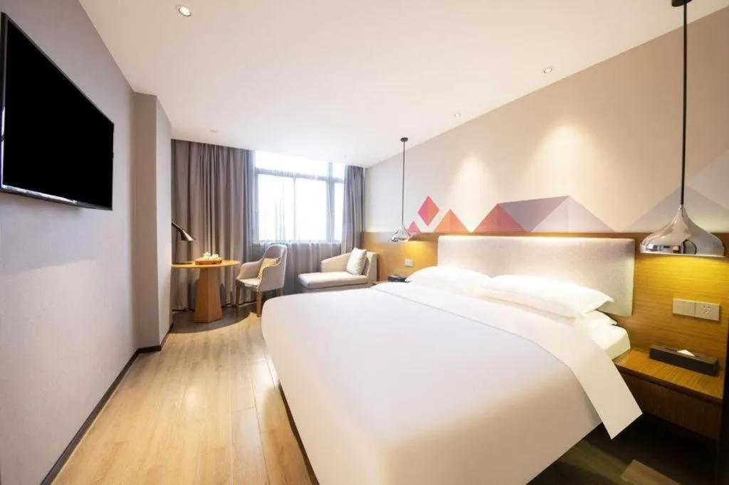 Bed in Borrman Hotel Zhanjiang Wuchuan Jinsha Plaza